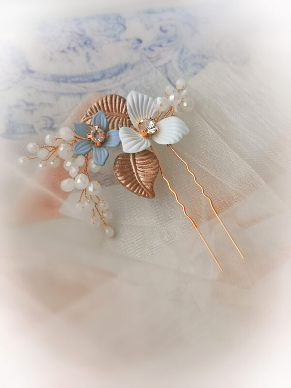 Romantična ukosnica za kosu s floralnim motivima i raskošnim grančicama ukrašenim Swarovski perlicama.